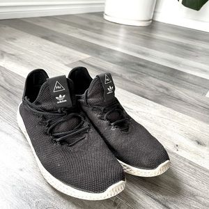 Adidas human sneaker black size 8